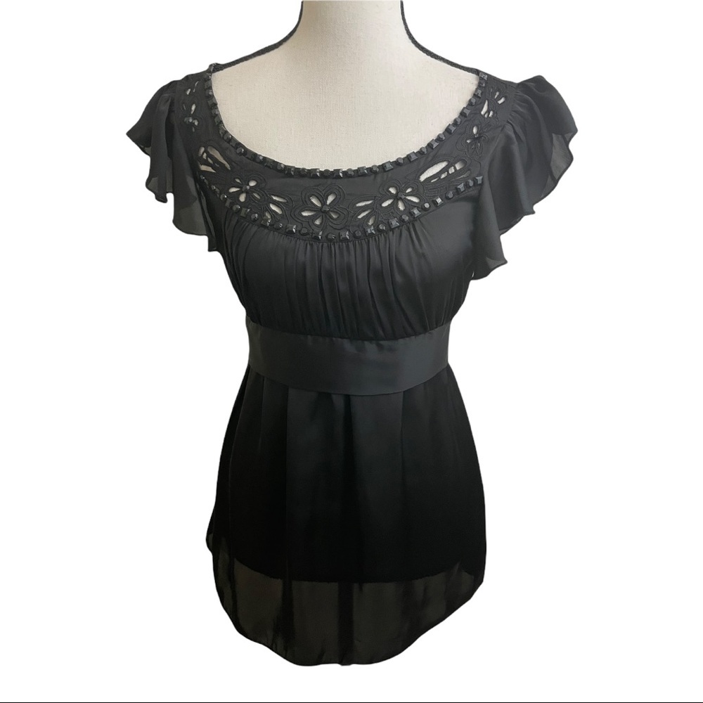 Lucy Paris baby doll round color with embroidery and stones tie back size Small